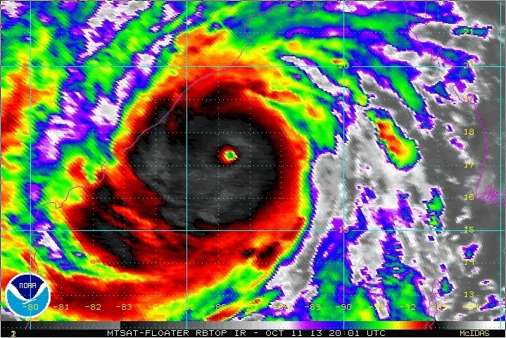 Seguimiento huracán/Tifón PHAILIN Bahía de Bengala, India