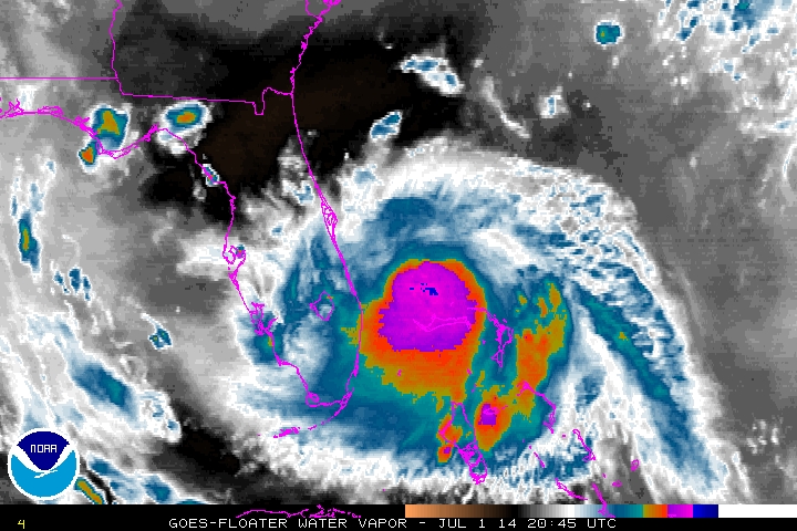 Tormenta tropical -> Huracán ARTHUR costa Este de EE.UU
