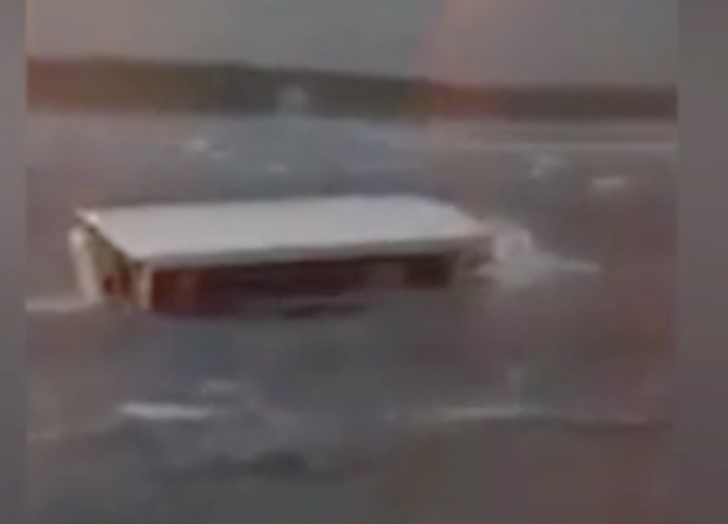 Una tormenta hunde un barco en Missouri y causa al menos 11 fallecidos