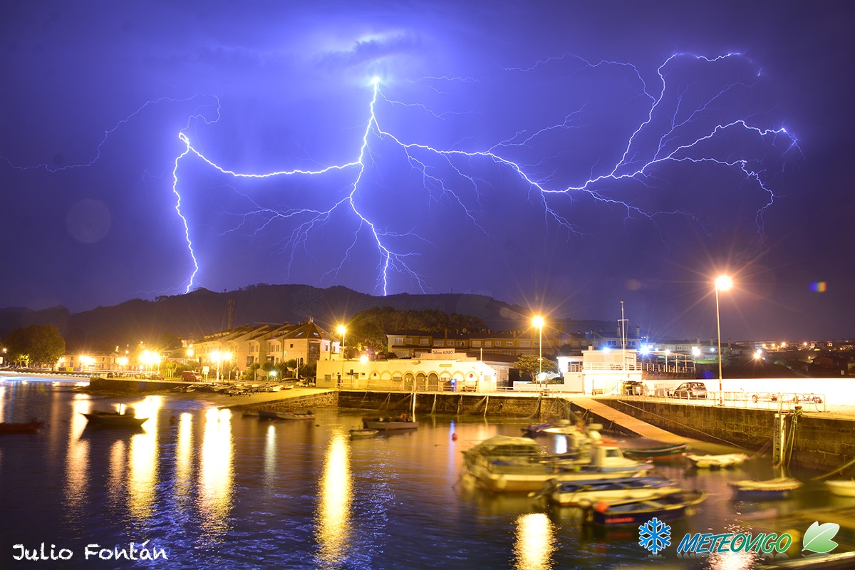 Impresionante tormenta eléctrica sobre el Suroeste de Galicia