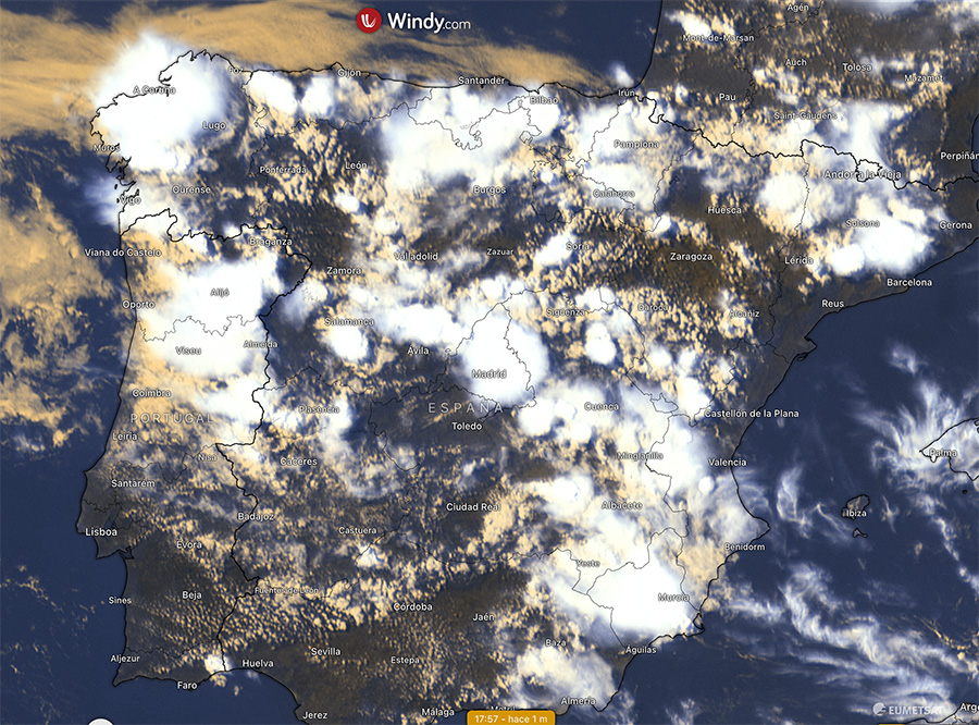 Imágenes de las tormentas bajo el satélite