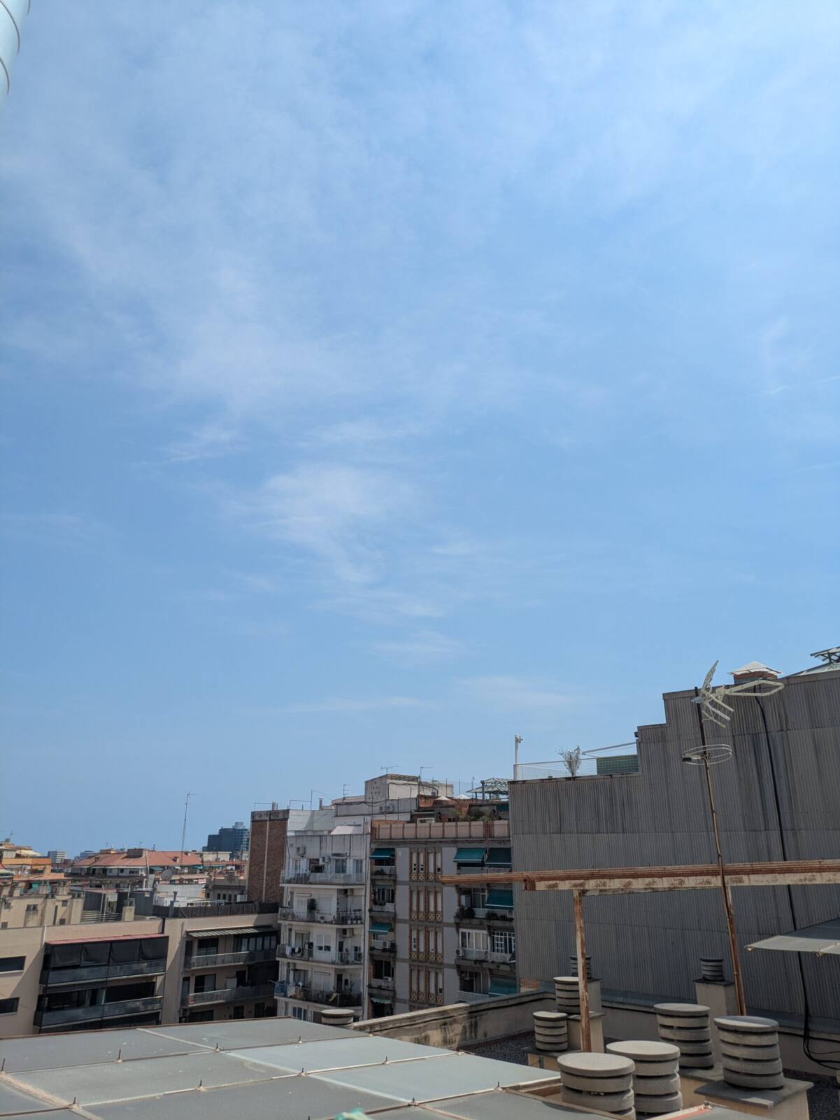 Hace calor pero es un calor más normal y soportable que en días anteriores🥵