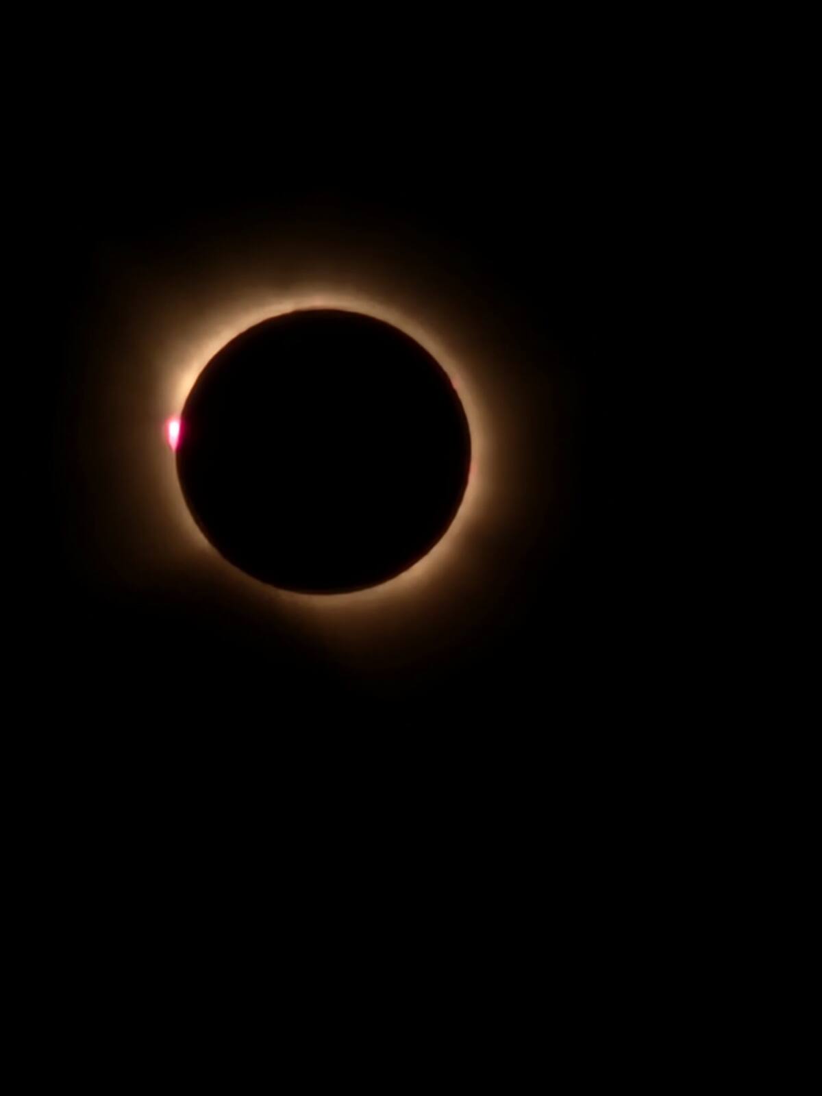 Fue impresionante, espectacular. Desde Alcañiz (Teruel), prácticamente se pudo ver desde cualquier lugar, eso sí, alejado de los edificios y árboles.